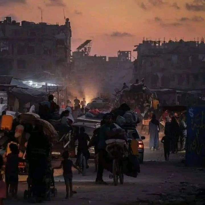 NagatRefaa2423's tweet photo. ليله كالجحيم على خان يونس وغرْة 
بالإضافه للنزوح 
هذه ليلة قاسية جدا لا تنسوهم

#شمال_غرة_يموت_جوعًا 
#Gaza 
#رفح https://t.co/9YBDcA0Awn