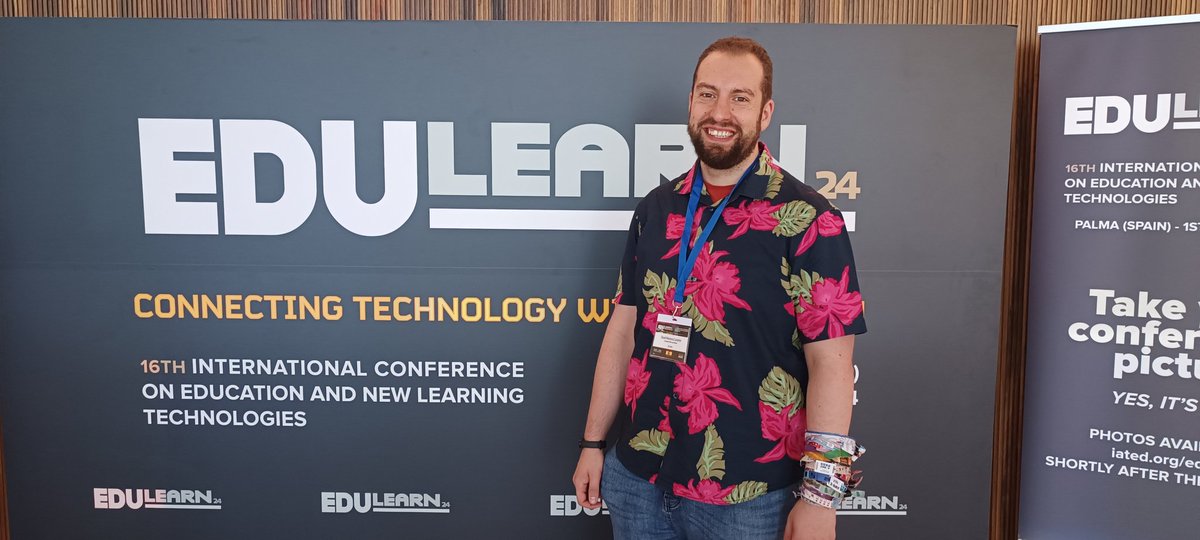 MrMedra's tweet photo. THOSE WRISTBANDS??!!! #EDULEARN24 https://t.co/usUyvvSWup