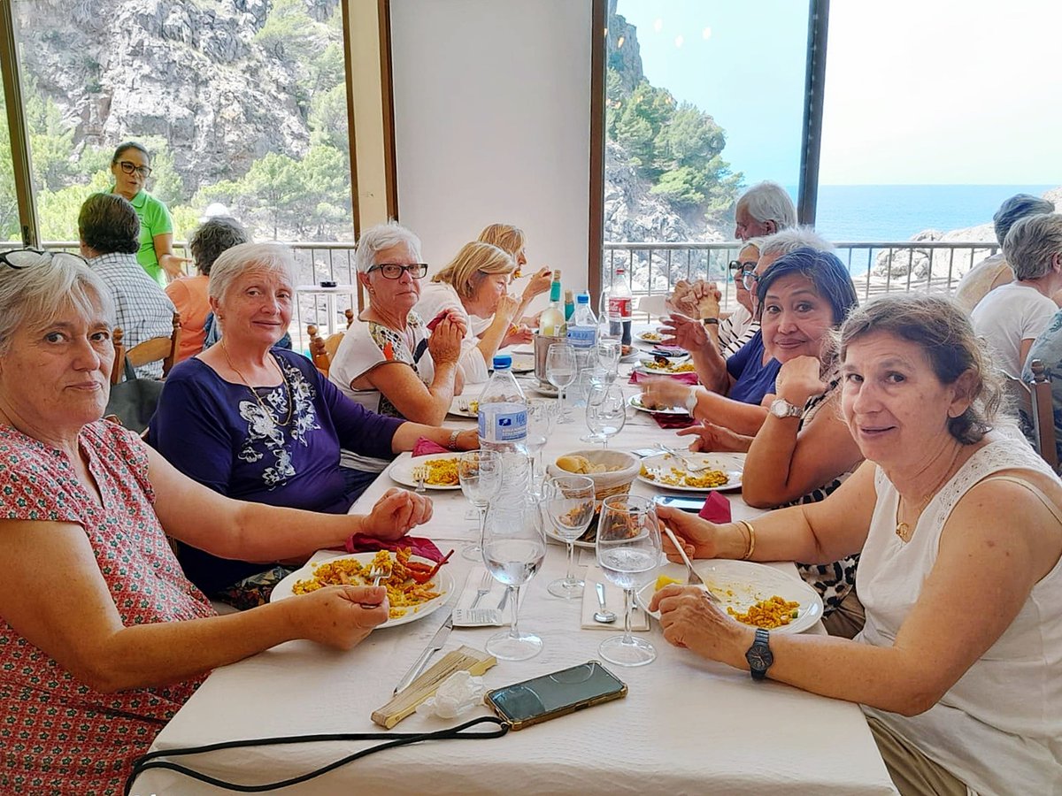 imasmallorca's tweet photo. 🌿 Les activitats a l'aire lliure són beneficioses per a l'estat anímic i mental, fent que les #personesgrans es mantenguin #actives, socialitzin i gaudeixin de la natura.

✅ Els usuaris del CPAP #LlarManacor han aprofitat el bon temps per fer una sortida a #saCalobra. https://t.co/QzHqFhu5u8