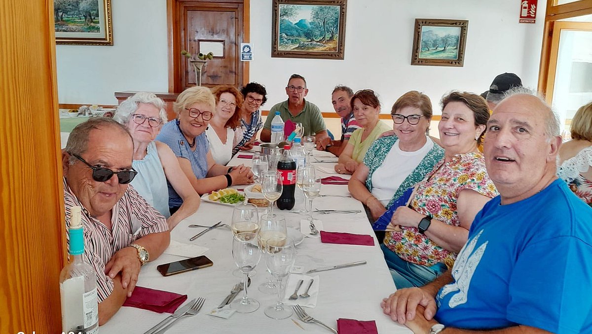 imasmallorca's tweet photo. 🌿 Les activitats a l'aire lliure són beneficioses per a l'estat anímic i mental, fent que les #personesgrans es mantenguin #actives, socialitzin i gaudeixin de la natura.

✅ Els usuaris del CPAP #LlarManacor han aprofitat el bon temps per fer una sortida a #saCalobra. https://t.co/QzHqFhu5u8