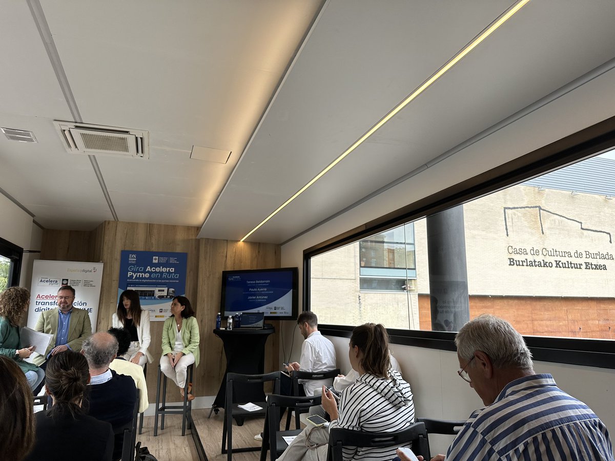 OAPRuralNavarra's tweet photo. 🚀 Comenzamos la última jornada de la Gira 𝗔𝗰𝗲𝗹𝗲𝗿𝗮 𝗣𝘆𝗺𝗲 𝗲𝗻 𝗥𝘂𝘁𝗮 en Burlada

Debatimos sobre los retos de la #digitalizacion con representantes de #CafésMocay @ElectrolumenSas y #Perfinasa

#OficinasAceleraPyme #PlandeDigitalizaciondePymes #AceleraPyme
@REDPUNTOES https://t.co/9cvUaCZHyB