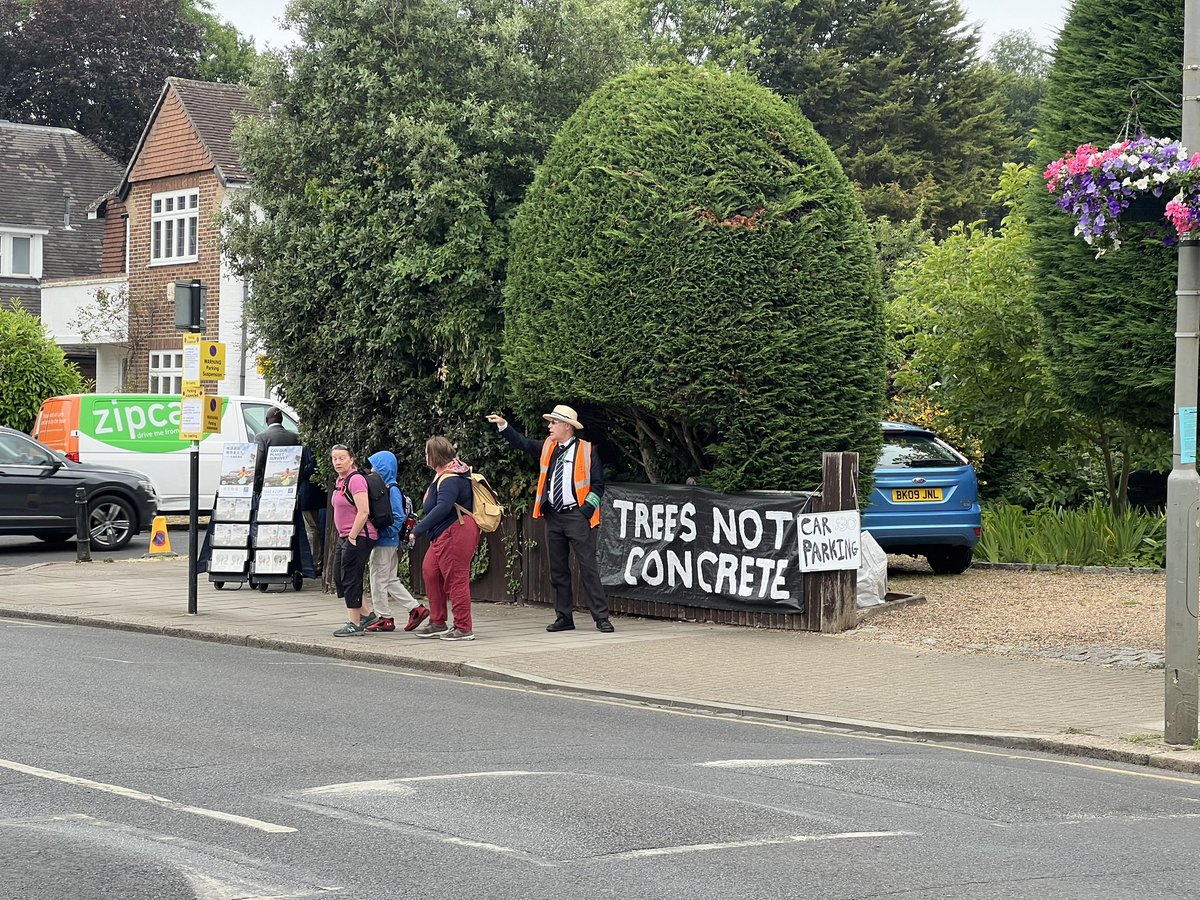 kieren's tweet photo. Came to check out the #WimbledonQueue this morning. I see that @SaveWimbldnPark has got here earlier with its message. Wonder how many attendees are aware of AELTC’s excessive plans… https://t.co/blWm1K6pkP