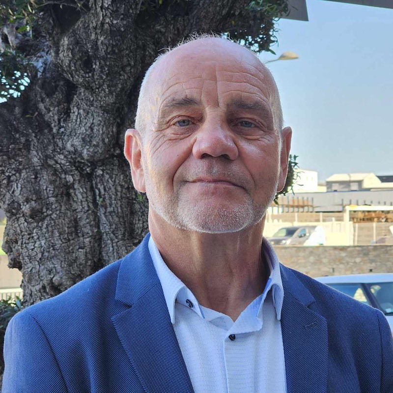 ProsperALFONSI's tweet image. Jean-Michel MARCHAL
Candidat RN dans la 1ère circonscription de la Haute-Corse : 
-pas né ici comme son nom l’indique,
-parachuté de Marseille, 
- a voté par procuration, 
-ne va pas faire les débats du second tour car il est nul, 
- lit les fiches préparées par Filoni,
-est pour…