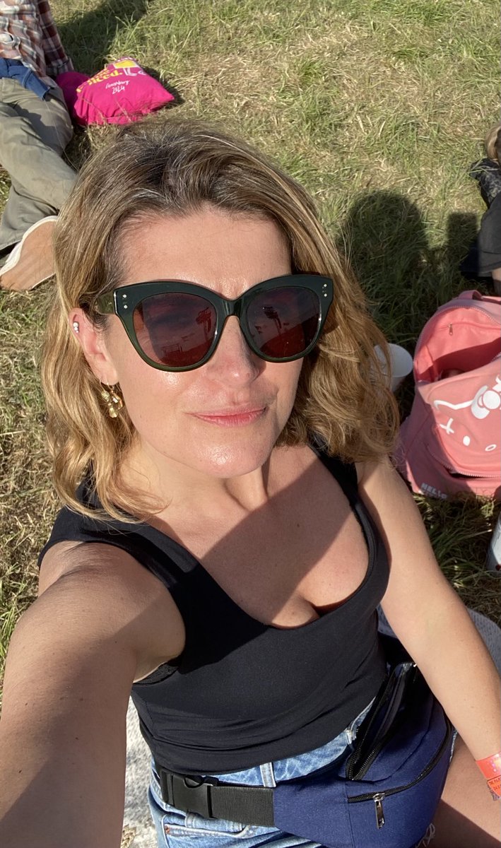 MannGeorgia's tweet photo. Morning! It’s grey outside so here’s Glastonbury in the ☀️ Join us ⁦@BBCRadio3⁩ for some Country Gardens, Haydn’s 🎺 Concerto, The 🌊 &amp; Sinbad’s Ship make an appearance &amp; Hilary Kleinig’s Fire 🔥 Storm is in the Playlister 🎹🎶📻👌 https://t.co/Ors8D3dlKM