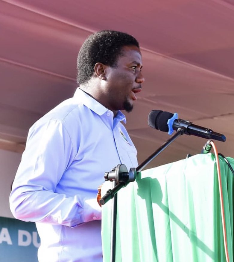 rutaraka's tweet photo. 📍Tabora

VYAMA VYA USHIRIKA VIJIJINI OMBENI l UWAKALA WA KUSAMBAZA MBOLEA - SILINDE

Naibu Waziri wa Kilimo, Mhe. @DavidSilinde (Mb), amevitaka Vyama vya Ushirika vijijini kuendelea kuomba uwakala wa kusambaza mbolea katika maeneo yao ili kuweza kuwafikia wakulima kwa wakati.

Amesema wakati wa ufunguzi wa Siku ya Ushirika Duniani (SUD) katika viwanja vya Nanenane vilivyopo Ipuli, Mkoani Tabora tarehe 1 Julai 2024 ambapo amemwakilisha Waziri wa Kilimo. Mhe. @HusseinBashe (Mb).

“Msimu wa 2021/2022 - 2023/2024 Vyama vya Ushirika vilitumika katika usambazaji wa pembejeo mbalimbali ili kuweza kuwafikia wakulima wake kwa urahisi zaidi, ambapo jumla ya shilingi 1,172,239,240,501 zilitumika kuagiza pembejeo. Hivyo, naelekeza Vyama vya Ushirika hususan vilivyopo vijijini viendelee kuomba uwakala wa usambazaji wa pembejeo katika maeneo ya wakulima kwa wakati,” amesema Naibu Waziri Silinde.

Aidha, taasisi za kifedha zimepongezwa kwa kuendelea kusaidia Sekta ya Kilimo kimtaji na kuwapatia wakulima mikopo ya jumla ya shilingi trilioni 33.159. Kati ya hiyo, shilingi trilioni 3.317 ilitolewa kwenye Sekta ya Kilimo, sawa na asilimia 10 ya mikopo yote.

Ameipongeza pia Tume ya Maendeleo ya Ushirika na Wadau wake katika kuhamasisha na kuchangia mtaji katika Benki ya Taifa ya Ushirika tarajiwa kupitia wekezaji kutoka kwa Vyama vya Ushirika na wadau, ili iweze kufikia mtaji unaotakiwa na kuwa Benki kamili ya Taifa ya Ushirika.

Kwa upande wake, Mwenyekiti wa Kamati ya Kudumu ya Bunge ya Viwanda, Biashara Kilimo na Mifugo, Mhe. Deo Mwanyika (Mb) amesema kuwa Kamati hiyo  inafanyia kazi suala la kuboresha sheria za ushirika na sera ili kuwezesha utekelezaji wa majukumu yake vizuri.

Viongozi mbalimbali wamehudhuria Siku ya Ushirika Duniani wakiwemo Kaimu Mkuu wa Mkoa wa Tabora, Bw. Deusdedith Kitwale; Naibu Katibu Mkuu wa Wizara ya Kilimo, Dkt. Hussein Omar; na Mrajis Mkuu wa Vyama vya Ushirika, Dkt. Benson Ndiege.

Kauli mbiu ya maadhimisho ni "Ushirika Hujenga Kesho iliyo Bora kwa Wote", ambapo maadhimisho hayo yanatarajiwa kuhitimishwa tarehe 6 Julai 2024.

📸: W/Kilimo

@WizaraKilimo @ushirika_tcdc @amnsekela @dailynewstz