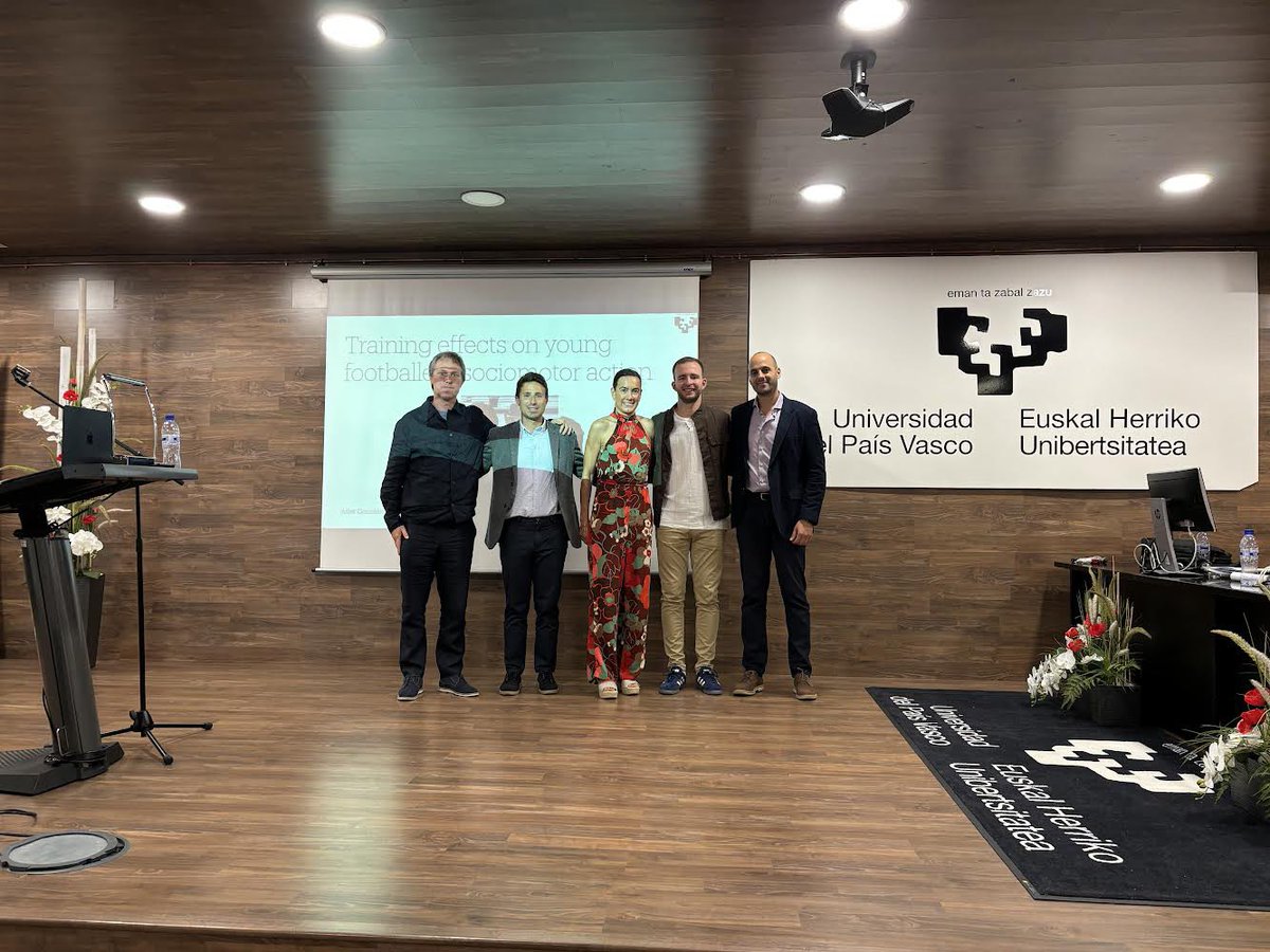 Aje ederraz, barrenak hustuta.
Egindako bideaz harro ta (bide)lagunei eskertuta. Baita epaimahaikideei ere: gracias <a href="/Danicasti5/">Dani Castillo</a>, mila esker Sara <a href="/LAKETresearch/">LAKET</a>, muito obrigado <a href="/B_V_Goncalves/">Bruno Gonçalves 🇵🇹</a>. Ostegunekoa egun zoragarria izan zen, gozatu ederra.
Bideak darrai ta ibil bedi🖤