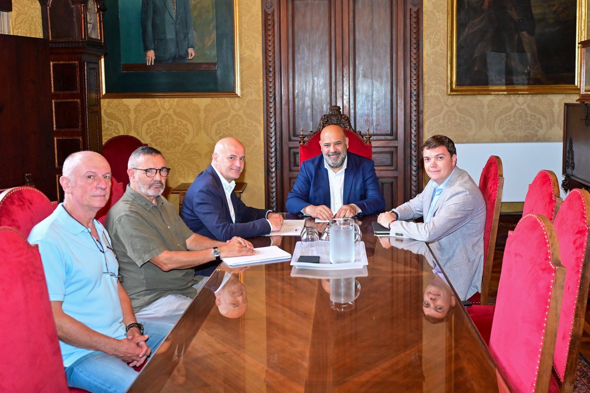 SdeTramuntana's tweet photo. Trobada amb @ajuntpalma per tancar la ronda de visites amb els 20 municipis de la #SerradeTramuntana
Subvencions per a elements etnològics, llei Serra i productes #Distintiu són alguns dels temes que hem tractat. https://t.co/goZGpQl1Zv