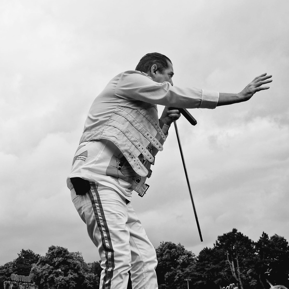 _Queenesque's tweet image. Rockprest, 30/6/24. 
We thank you.
A home gig for 3 of us.
A truly wonderful moment.
We genuinely thank you all.
And especially a huge thank you goes to the super hero that is Beb Ev.
Who reallly did make sure that The Show Must Go On!
@Rockprestfest @OIQFC @shanesqueensite