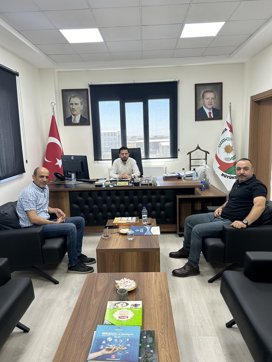 <a href="/sanliurfabld/">Şanlıurfa Büyükşehir 🇹🇷</a> ulaşım daire başkanı Sayın <a href="/mahmut_kaysi/">Mahmut KAYSI</a> ile eğitim çalışanlarının toplu taşımada yaşadığı sorunlar üzerine verimli bir görüşme gerçekleştirdik.Sayın başkanımızın ilgi alakasından ve sorunları çözme noktasındaki gayretinden dolayı teşekkür ediyorum.
<a href="/leventkuruoglu/">Levent Kuruoğlu</a>