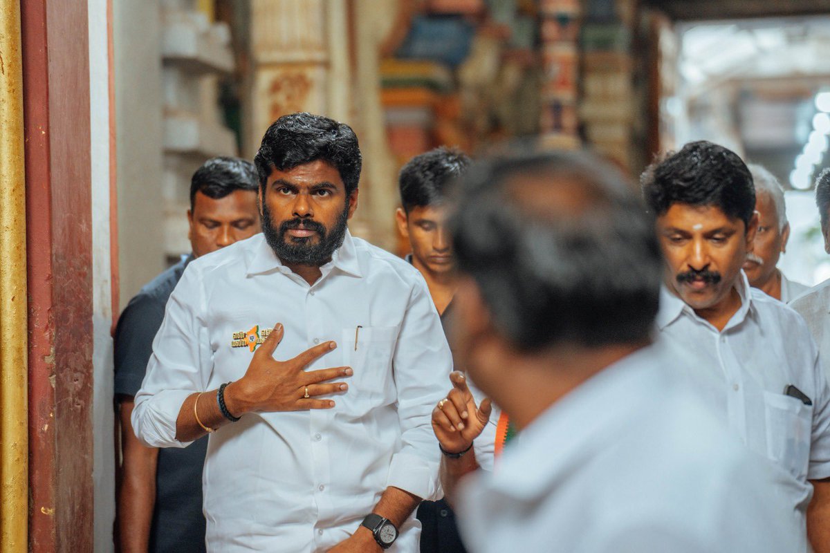 santhoshmm8787's tweet photo. #BREAKING | 🧵 #Thread
167 கோடி ரூபாய் மதிப்பள்ள 267 கிலோ தங்கக் கடத்தல் வழக்கின் விசாரணை வளையத்தில் தமிழக பாஜக தலைவர் அண்ணாமலை?
#GoldSmugglingScam #Annamalai #Chennai #BJP #SparkMedia https://t.co/rTICsl72Vb
