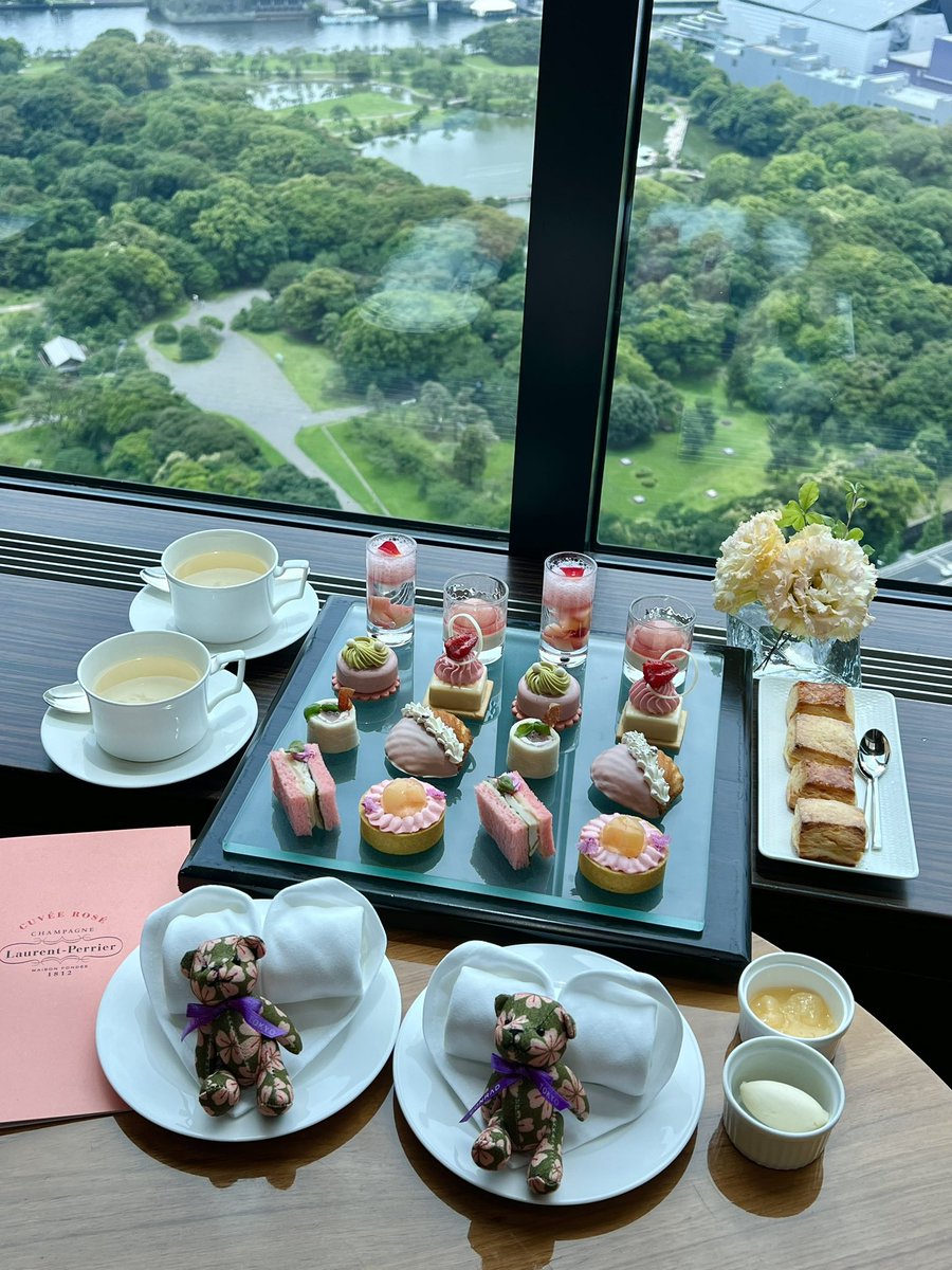 ayumaxpart2's tweet photo. ピーチアフェクション・アフタヌーンティー。今年も短い桃の季節を楽しみたいなぁ🍑

📍コンラッド東京　Twenty Eight https://t.co/iJdw1t23m4