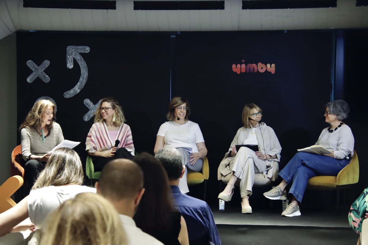 🔵 1ª mesa del día bajo el título: “El impacto de la innovación en la planificación territorial y el urbanismo: nuevas perspectivas y soluciones".

👤 Participan:
• <a href="/angelesarmisen/">Ángeles armisen</a>
• <a href="/LluisaMoretSabi/">Lluïsa Moret Sabidó</a>
• <a href="/SoniaPLandazuri/">Sonia Puente Landazuri</a>
• Elisa Rivera

🎙️ Modera: 
• <a href="/MartaLoraTamayo/">Marta Lora-Tamayo</a>