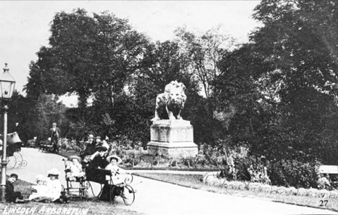 Pictured is the Arboretum Lion and some members of the public in the early 1900s. Perhaps we can guess at what they were up to? Is that a family who were planning to have a picnic? Let us know what you think in the comments below!