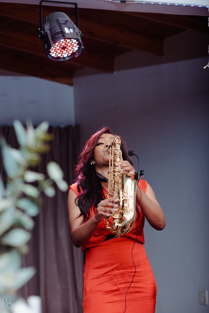 Suzy Eises 🎷 tweet media