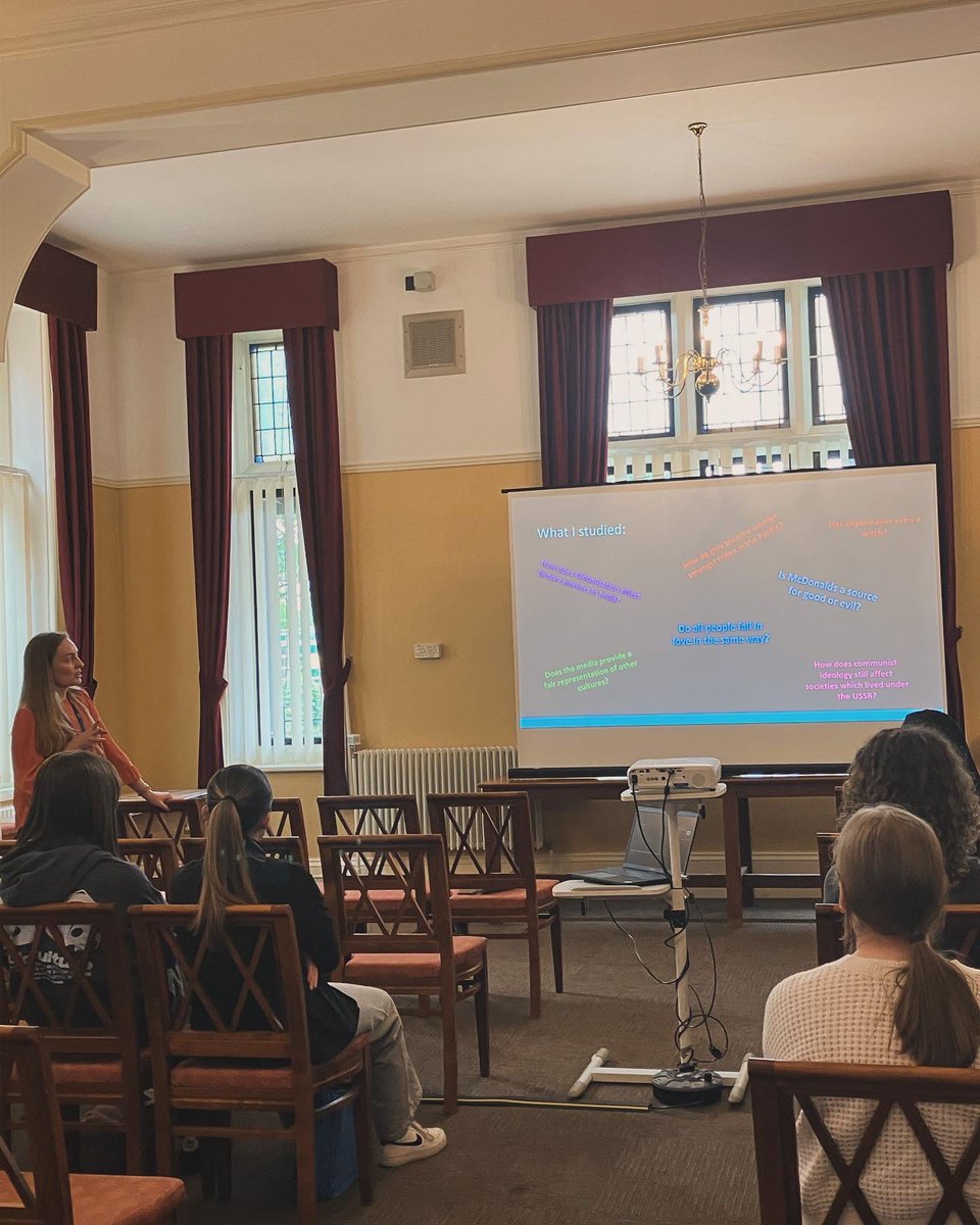 HomertonSLO's tweet photo. Yesterday we had our #SouthYorkshire #Year12 #OutreachBus! We hosted students from @wickersleyssc @AstonSportsNews @SwintonAcademy and @ThomRothCol π #applyingtoCambridge #applyingtouniversity https://t.co/9W3njAksWi