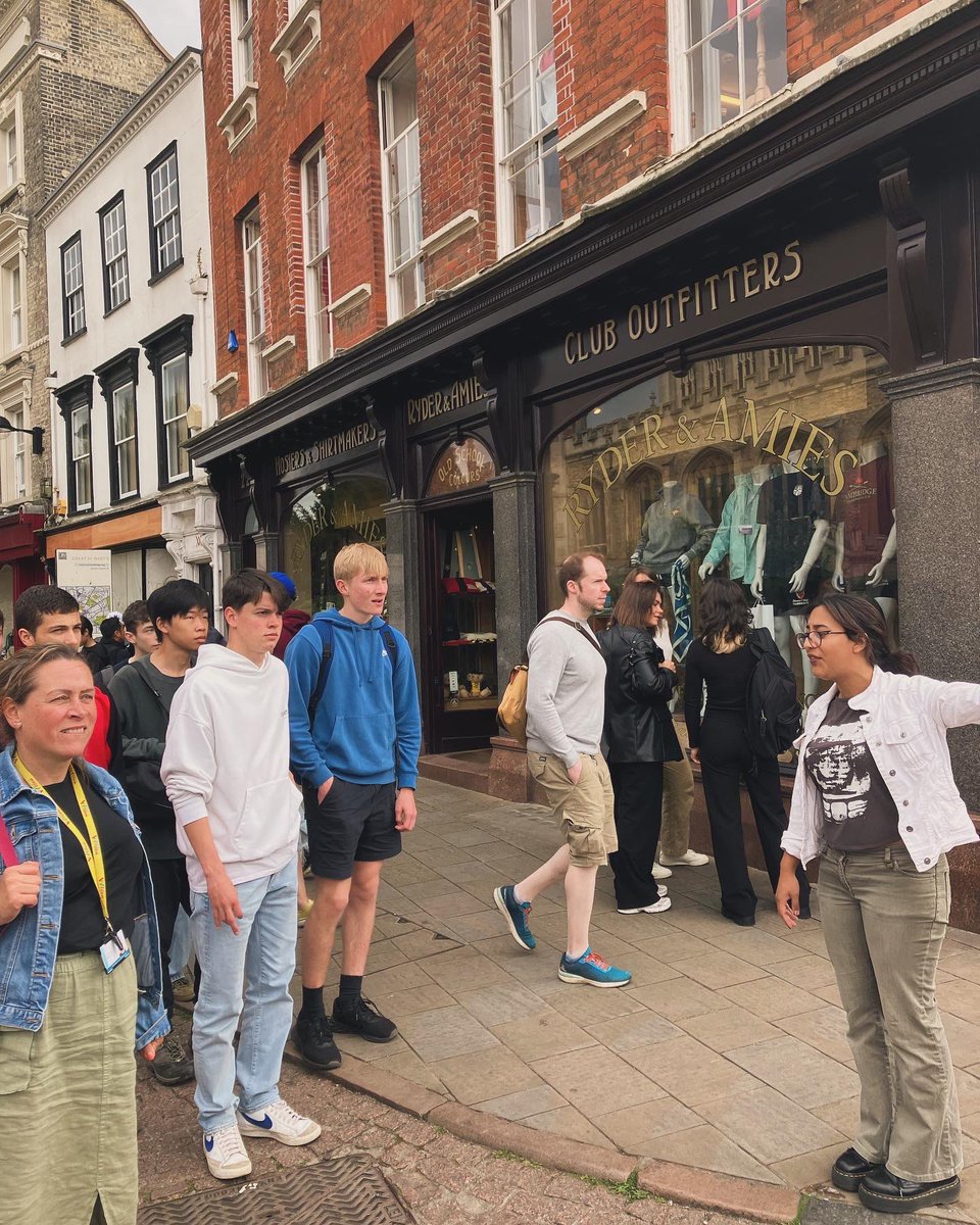 HomertonSLO's tweet photo. Yesterday we had our #SouthYorkshire #Year12 #OutreachBus! We hosted students from @wickersleyssc @AstonSportsNews @SwintonAcademy and @ThomRothCol π #applyingtoCambridge #applyingtouniversity https://t.co/9W3njAksWi