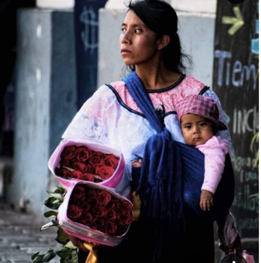 rociomag3's tweet image. “Ahí la ves a veces sola a veces rota
A veces fuerte a veces no puede ni con ella misma
No se da por vencida
"MADRE SIEMPRE" a veces amiga a veces AMANTE 💔
No trates de entenderla
Abrazala dale espacio pero no mucho quierela para que no dude de que es una mujer que vale MUCHO