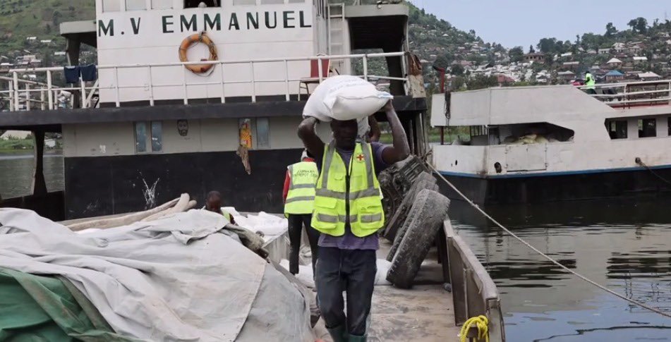 📍Democratic Republic of Congo

Minova: Once a bustling hub, now faces severe hardships due to ongoing conflict

❗️Roads cut off
❗️Prices surging
❗️Thousands displaced

The <a href="/ICRC/">ICRC</a>, #RedCross &amp; local authorities are aiding 48,000 displaced people, but more needs to be done