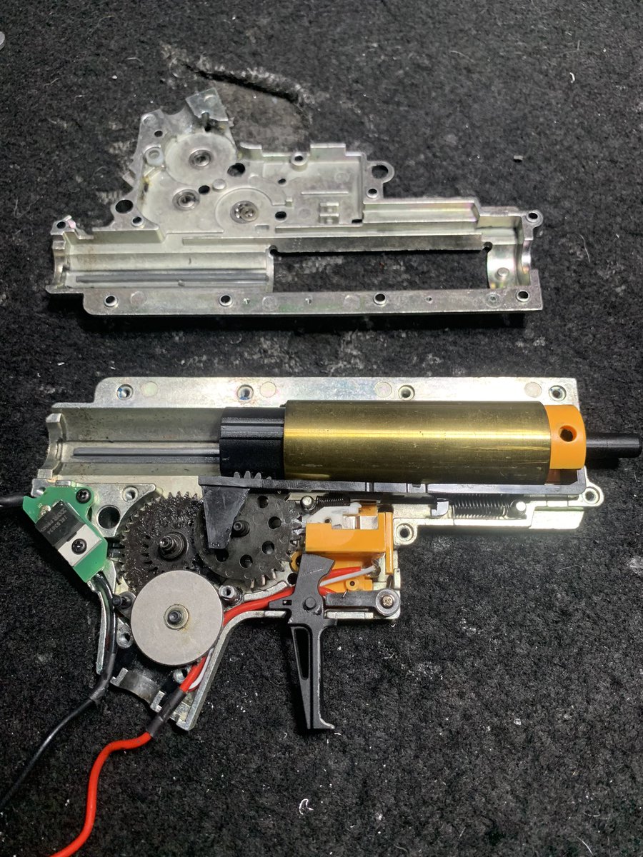 g_pro_art's tweet photo. KRYTAC SR47の修理を開始〜
間違いなくFETがお亡くなりに👻
ブラシレスモーターを使用なのでココにFETの必要は無し、
今回はFETは廃止し配線を引き換えます。
#SR47
海外製電動ガン修理のご依頼はコチラから⤵️
info@g-pro-airsoft.com
#電動ガン修理 https://t.co/9PsLnovoTX