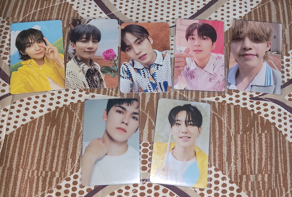 wonu_w_u's tweet photo. Thank you so much for these sparkly items @wonuu_onu! Ang daming freebies! I love the BSS photos, kulang na lang si DK 🤭. Ang ganda ng deco toploader, bagay so much for my Wonu prince 💖 #kcfeedbacks
#gastosniikay https://t.co/jkBvkt2IfG