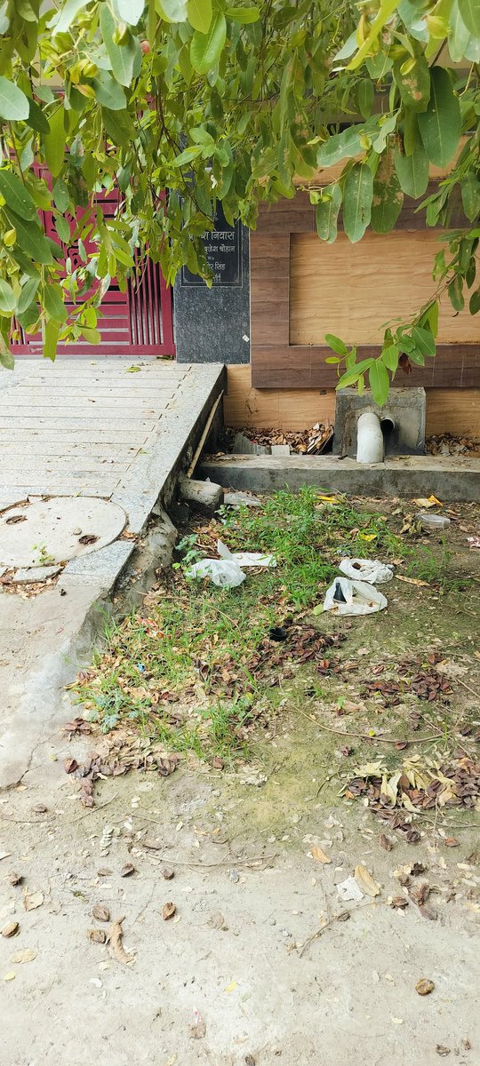 ertushar's tweet photo. @noida_authority @CeoNoida could you please ensure to clean the surrounding and pick the rags on daily basis. https://t.co/Rq4AaRYmHc