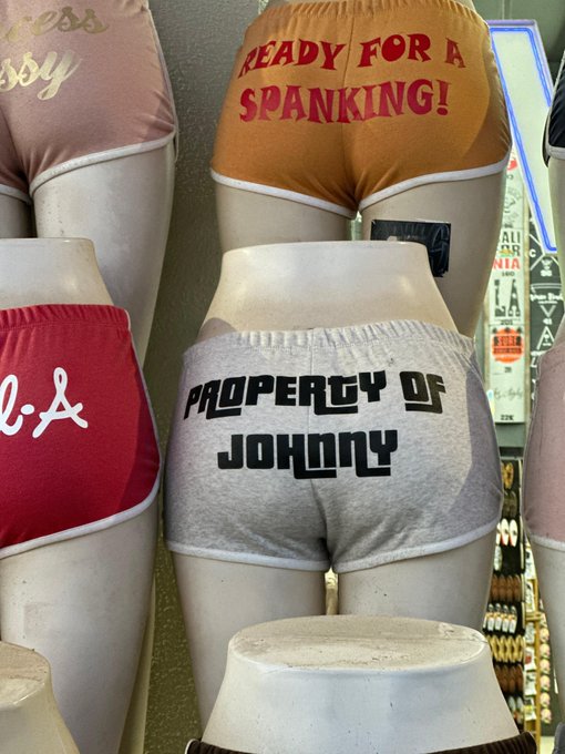 👀 who needs these booty shorts?! #VeniceBeach https://t.co/Cm5TN5dgOK<a href="/tag/venicebeach"class="tags">#VeniceBeach</a>