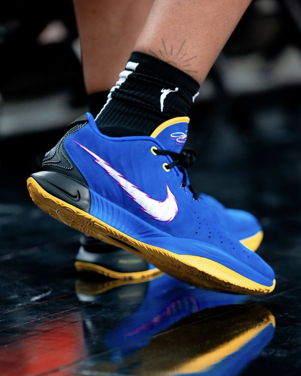 NBAdoPovo's tweet photo. E a A'ja Wilson que tá usando um LeBron 21 inspirado no Super Choque

MINHA NOSSA SENHORA

LEVE TODO O MEU DINHEIRO https://t.co/DCZSt5cxDN