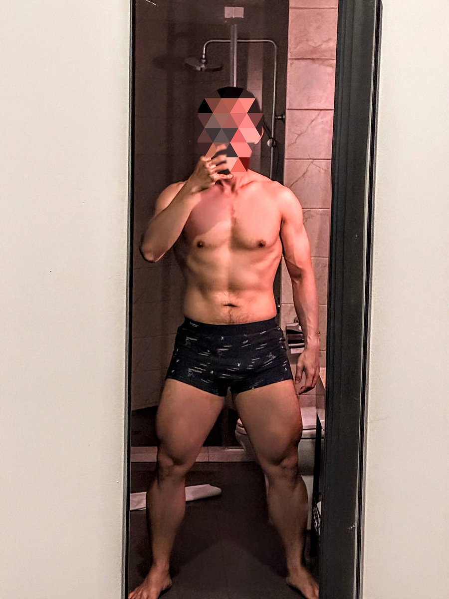 HwhySG's tweet photo. Happen got long mirror self portrait, yay or nay? 🤔 https://t.co/BiC1U8JHXx