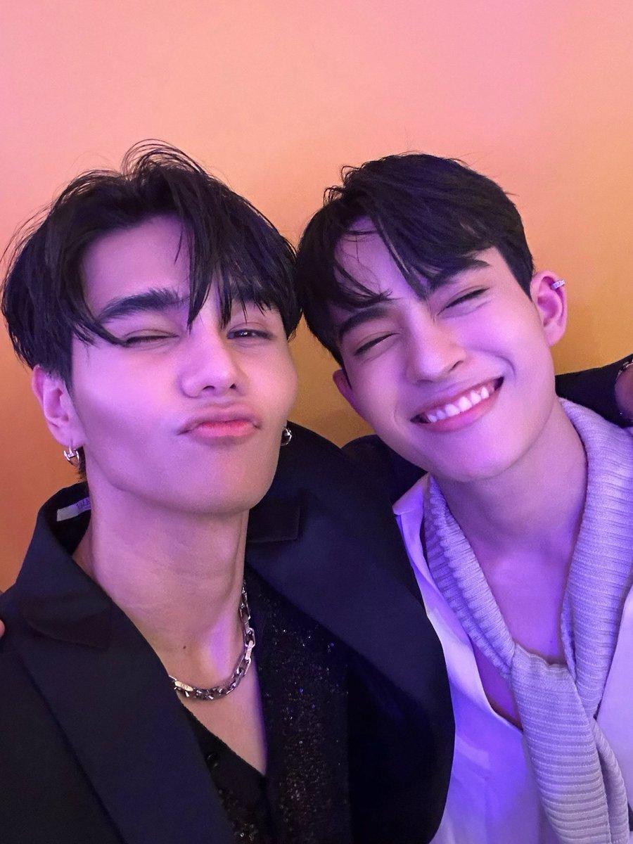 ManuSatsLykyou's tweet photo. Good night or morning beautiful Sats, Units and SatsUnit🌙☀️ don’t forget to spread all the love and support for our sunshines🌻🪐❤️
There’s more good people🤍

#JeffSatur #BarcodeTin #JeffBarcode #Saturdayss #Unit #SatsUnit https://t.co/aUraDBHl9O