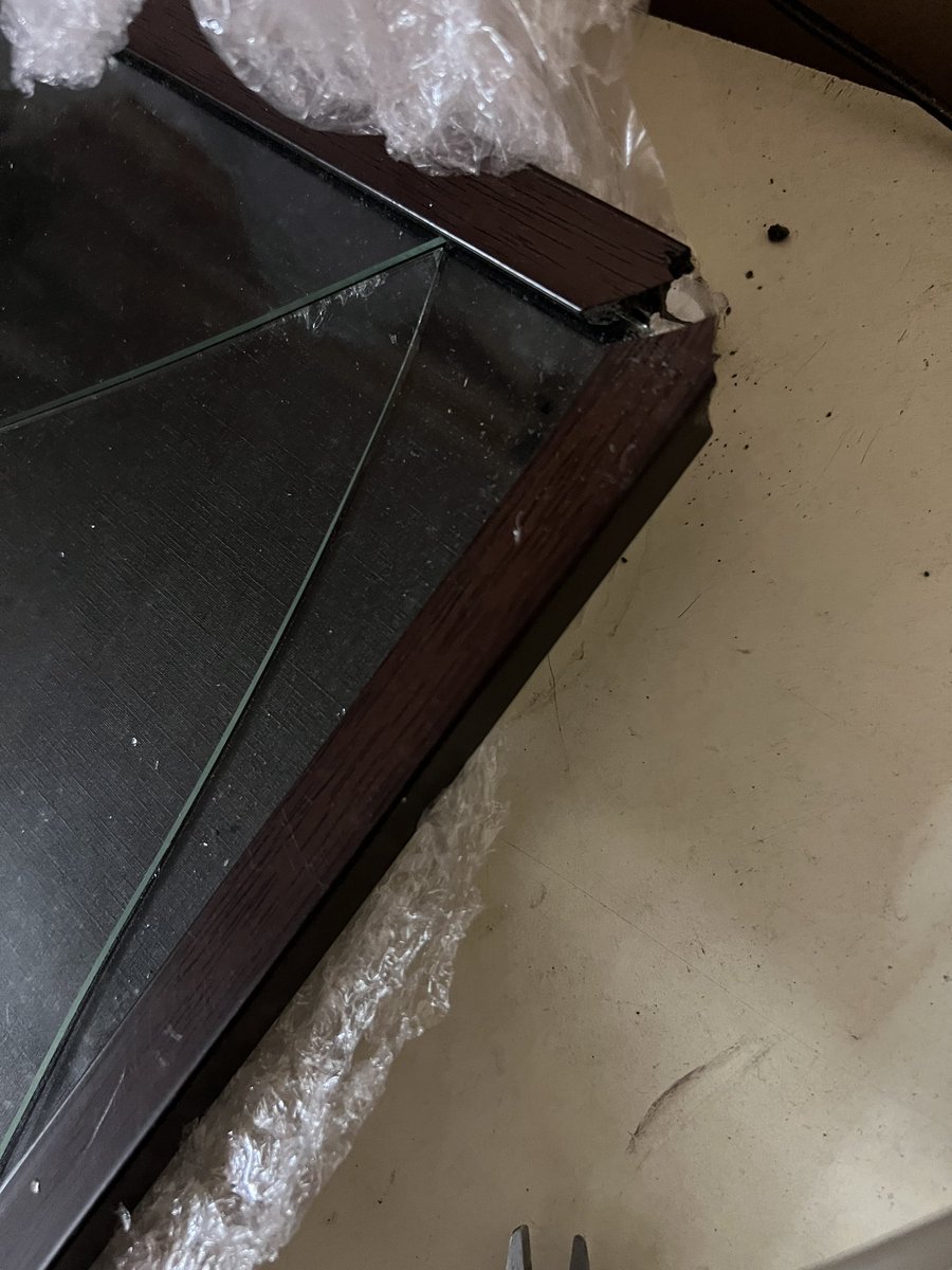 bhukapyasabeard's tweet photo. @NoBrokerCare @nobrokercom 
Worst service ever from No broker packers and movers!!! I paid extra for all the fragile items! This is the condition in which I am receiving it. Photo frame mugs all the fragile items received in broken conditions!!!
Order id - HSPM-10885242 https://t.co/Rx3re46MPR