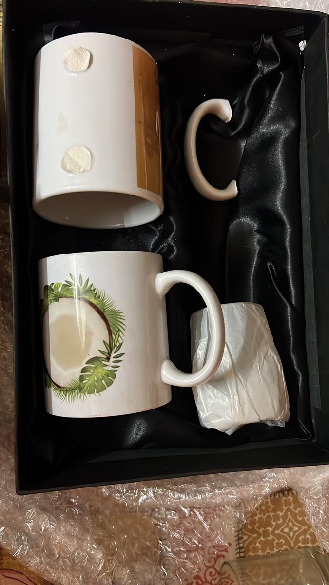 bhukapyasabeard's tweet photo. @NoBrokerCare @nobrokercom 
Worst service ever from No broker packers and movers!!! I paid extra for all the fragile items! This is the condition in which I am receiving it. Photo frame mugs all the fragile items received in broken conditions!!!
Order id - HSPM-10885242 https://t.co/Rx3re46MPR