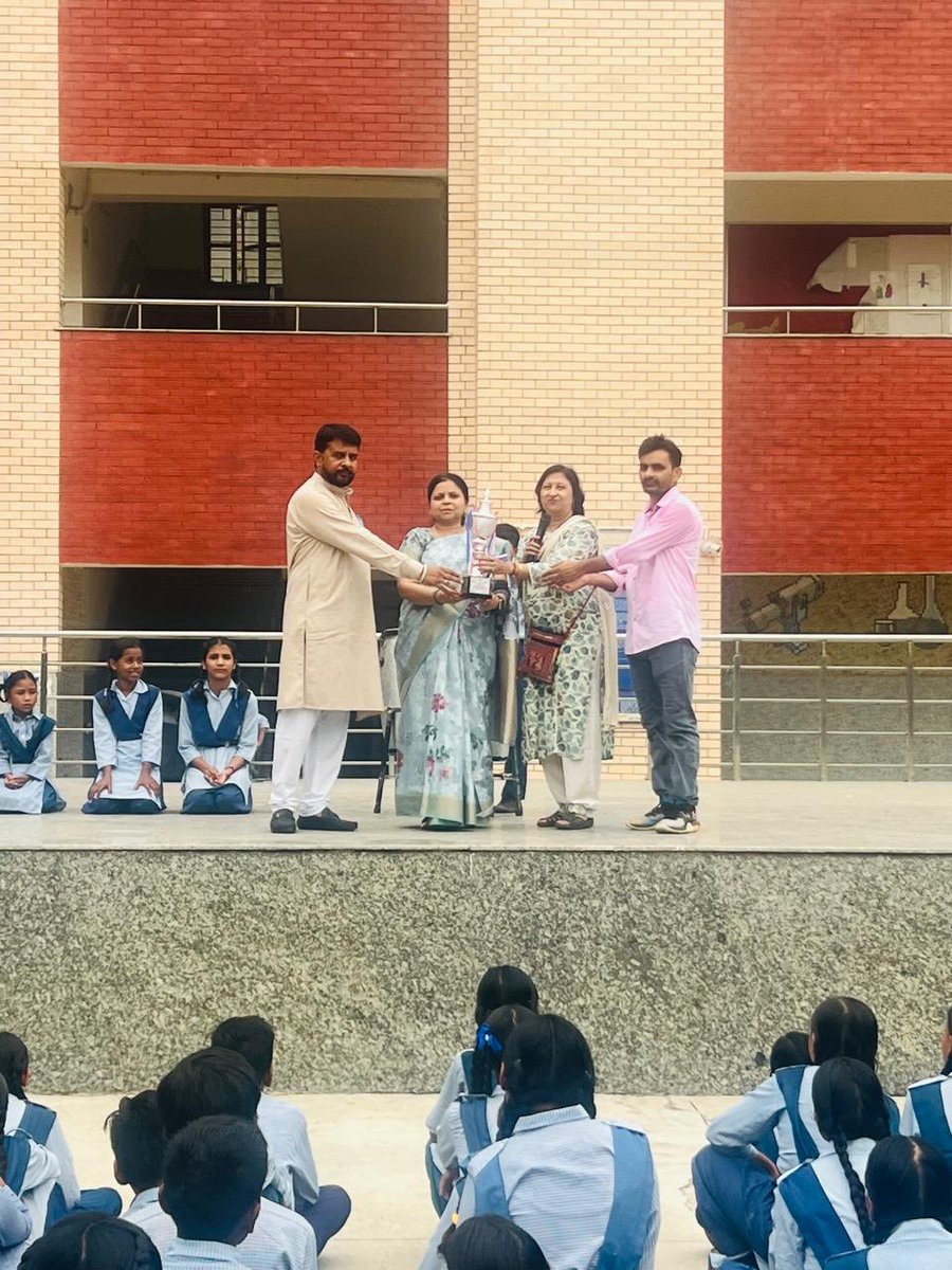 SVEastpunjabibagh #govtschooldelhi got school excellence award in a programme for promoting energy efficiency and sustainability skills #trophy for the school and #certificate for all students ⁦<a href="/bsesdelhi/">BSES Delhi</a>⁩ ⁦<a href="/PbpandeyB/">B P Pandey</a>⁩ ⁦<a href="/Dir_Education/">DIRECTORATE OF EDUCATION Delhi</a>⁩