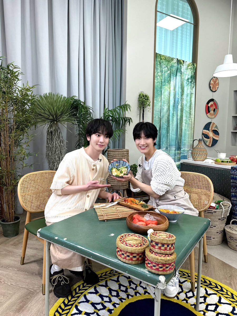 SHINee's tweet photo. Enjoy your T-FOOD! 🐹🍽️🐱

➫ https://t.co/J45drpdpWI

#KEY #키 
#SHINee #샤이니
#TEN #텐 #NCT #WayV @NCTsmtown @WayV_official 
#T_FOOD_Keychen https://t.co/1AFp8p0eIu