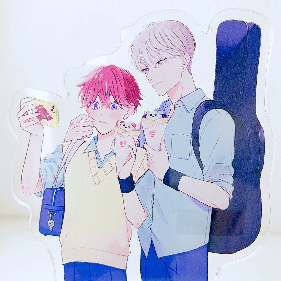 学生BLフェア今週末からですね!楽しみ🌷アクスタめちゃかわいくておすすめですー😚漫画ページを使用したものもあって、前後にアクリルを立てることにより立体的に見えるっていう…素敵な発想だね!これ編集さんの机に飾ってあるらしいです🫶ありがたい🙇