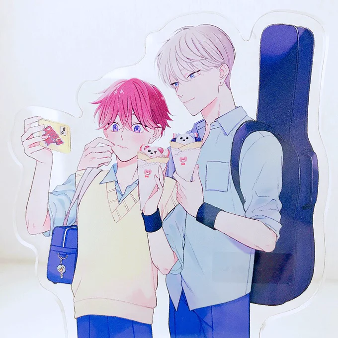 学生BLフェア今週末からですね!楽しみ🌷アクスタめちゃかわいくておすすめですー😚漫画ページを使用したものもあって、前後にアクリルを立てることにより立体的に見えるっていう…素敵な発想だね!これ編集さんの机に飾ってあるらしいです🫶ありがたい🙇 
