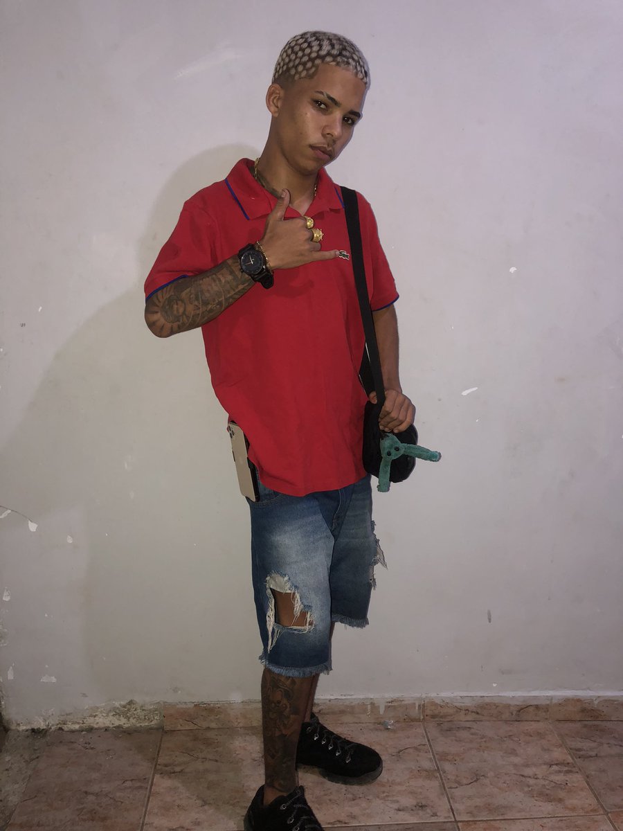 Vou sorrir mesmo triste,vou me levantar mesmo após cair. Sempre fui assim,feliz, persistente e acima de tudo forte…🧠