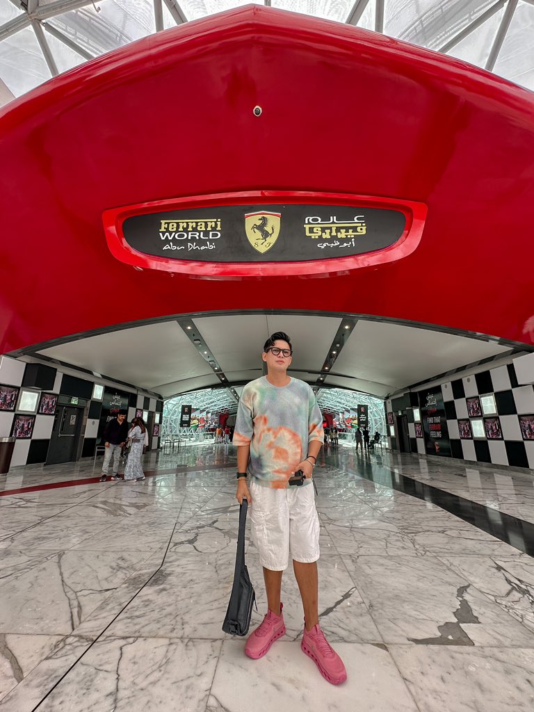 jeremyfavia's tweet photo. Welcome to Abu Dhabi 🙌🏼🇦🇪
Too bad #FormulaRossa was under maintenance (the fastest rollercoaster in the world @ 240km/h)
So I challenged myself , if I can’t go fast, I’ll go high 🙌🏼
Instead went for #TheFlyingAces , the world’s highest rollercoaster loop!
(Full caption on IG) https://t.co/eb1fdAzO99