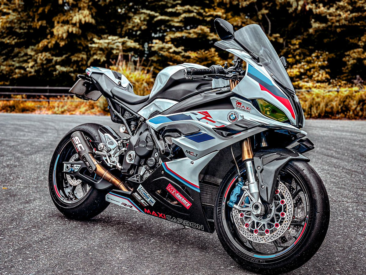 rabbit_s1000rr's tweet photo. 今回、新たなアンダーカウルに変更しましたぁ😍
メーカーは微糖さんにオススメして頂いたMAXICARBONさんのカーボンアンダーカウルにしました😊
少しラッピングもして個性を出しました。
作りもいい感じで大満足😍
オススメですよぉ😊
#MAXICARBON #MCJ https://t.co/1cqakiyokq
