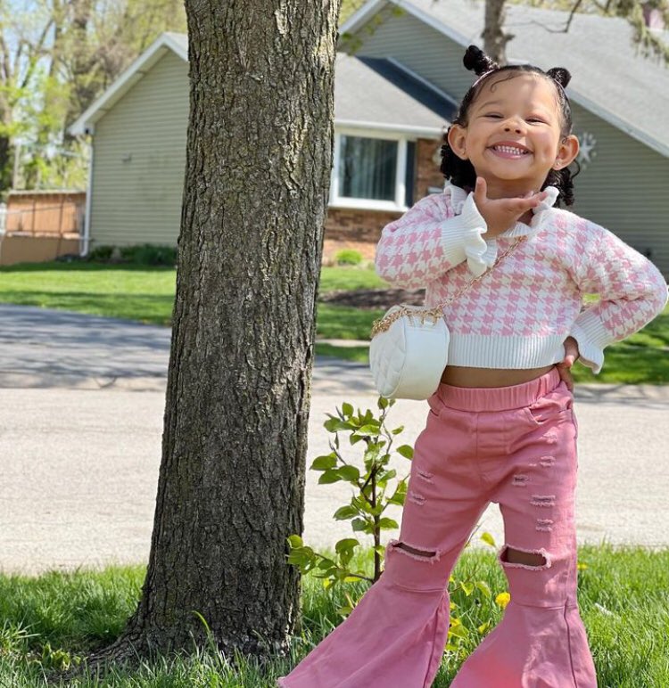 My little model, she’s such a little cutie! She loves posing for the camera! She’s just like me and her aunt @Heart0FGrace