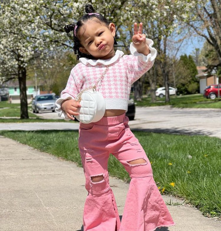 CharmsOfGrace's tweet photo. My little model, she’s such a little cutie! She loves posing for the camera! She’s just like me and her aunt @Heart0FGrace https://t.co/gJTCB8VSUp