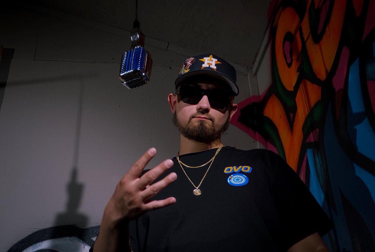 Leanin on a switch it hit the ground i’m throwin 4! NEW MUSIC OTW!