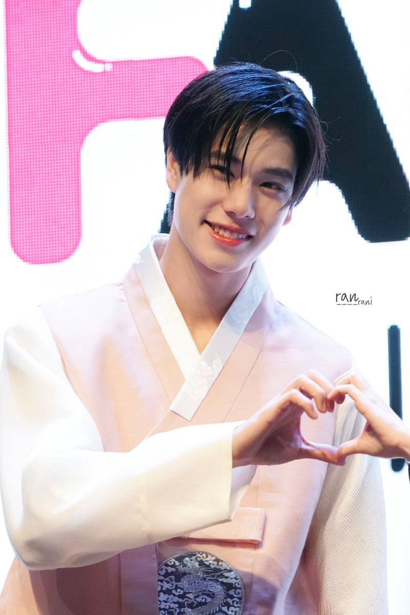ran____rani's tweet image. 푸윈이 참 예뻤지💕

20231028 #PPfandayxSeoul #GMMTVFANDAY6 #GMMTVfanday6inSEOUL #PondPhuwin #ปอนด์ภูวินทร์ #phuwintang