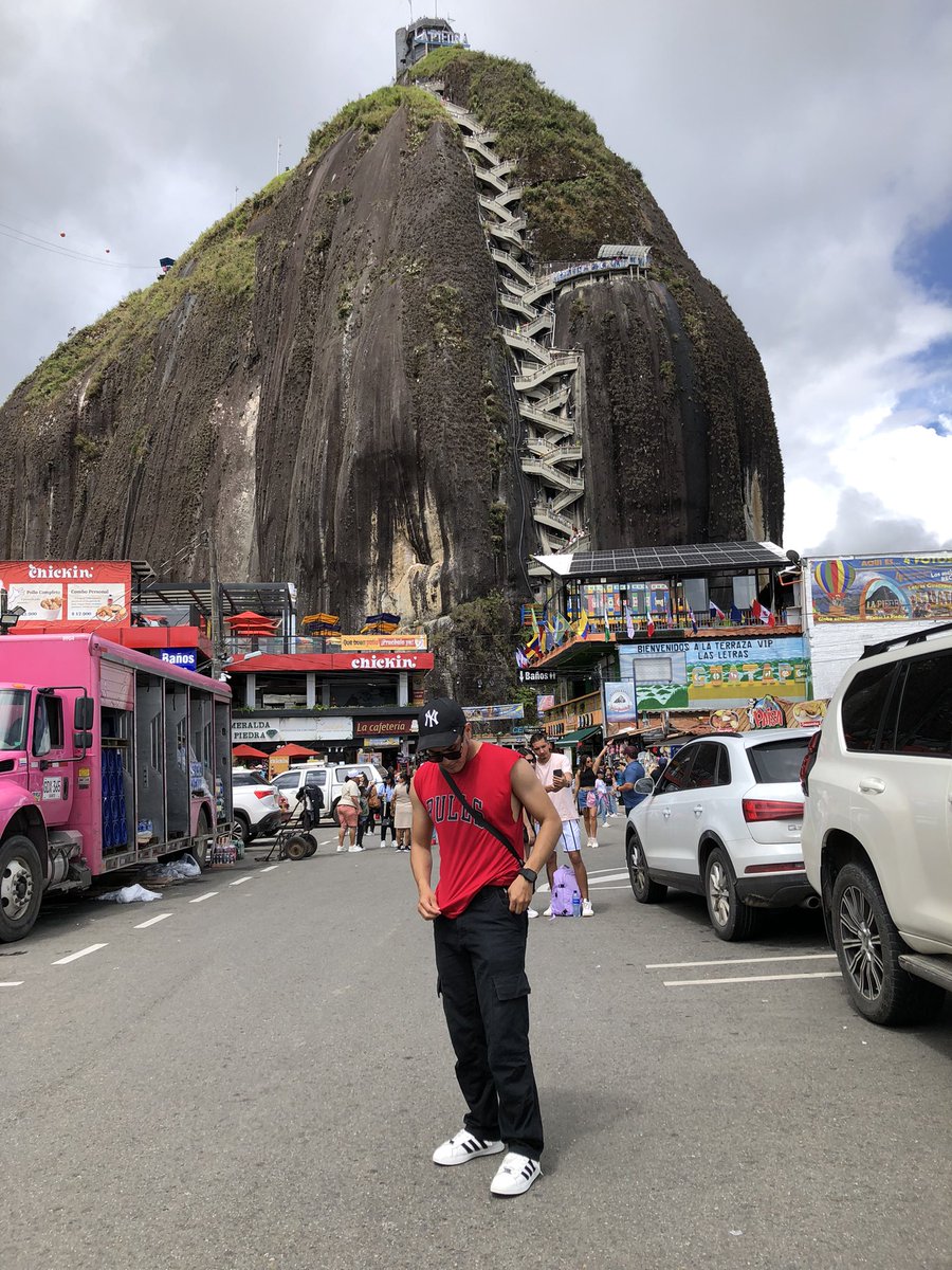Juanjoven02's tweet photo. Que chimba es guatape❤️#Colombia #boy https://t.co/sS3ouFXy1W