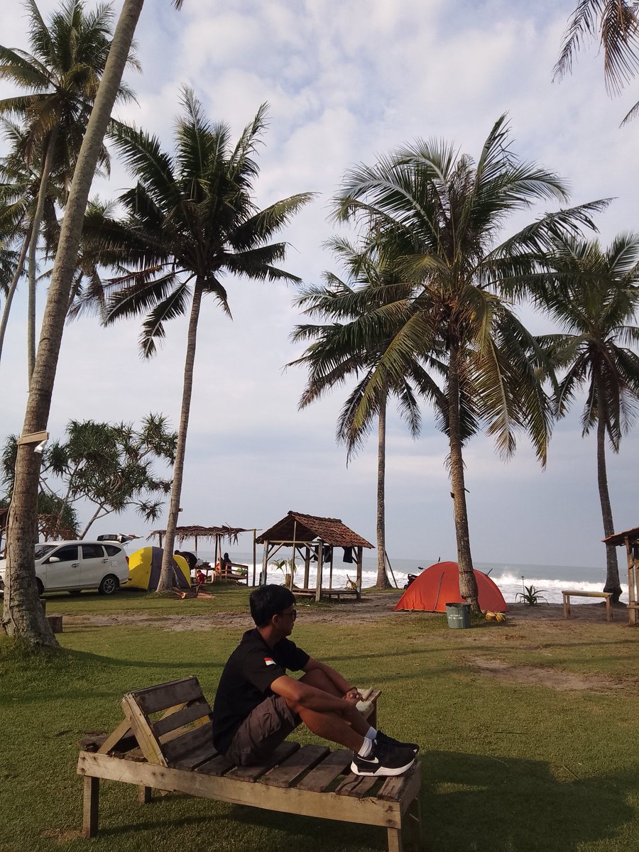 chini199's tweet image. Work hard so you can get what you want