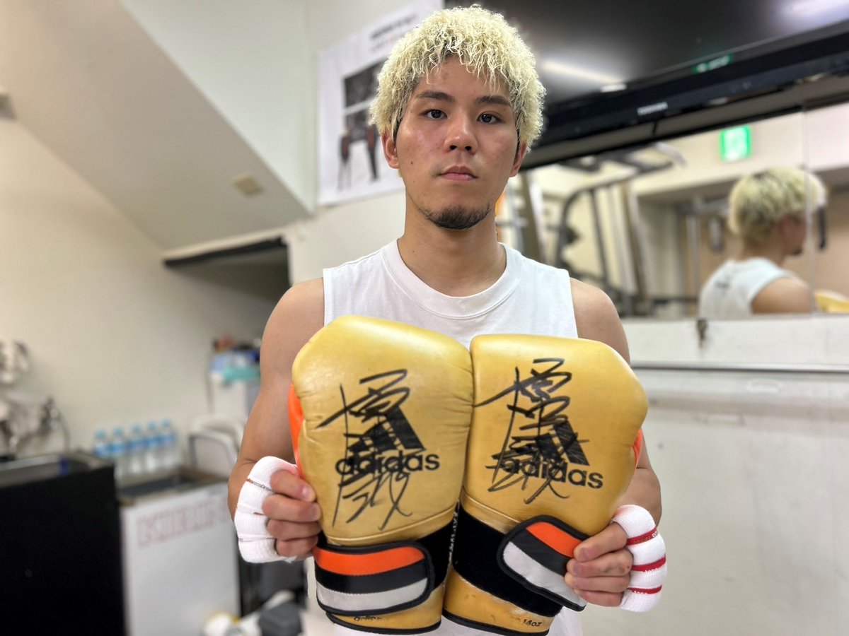 fight_and_life's tweet photo. #プレゼント  Fight&amp;Life vol.103発売記念
本日締切り！

7月20日、GLORY93で王者ペットパノムルンに挑戦！
#原口健飛 選手 使用済みグローブ 1名様

01）@fight_and_lifeをフォロー
02）このツイートをリツイート＆いいね！ 
応募期間：7月2日(火）23:55   

雑誌のご購入は
https://t.co/0Ox7bIRoN4 https://t.co/AJfYQFTiWt