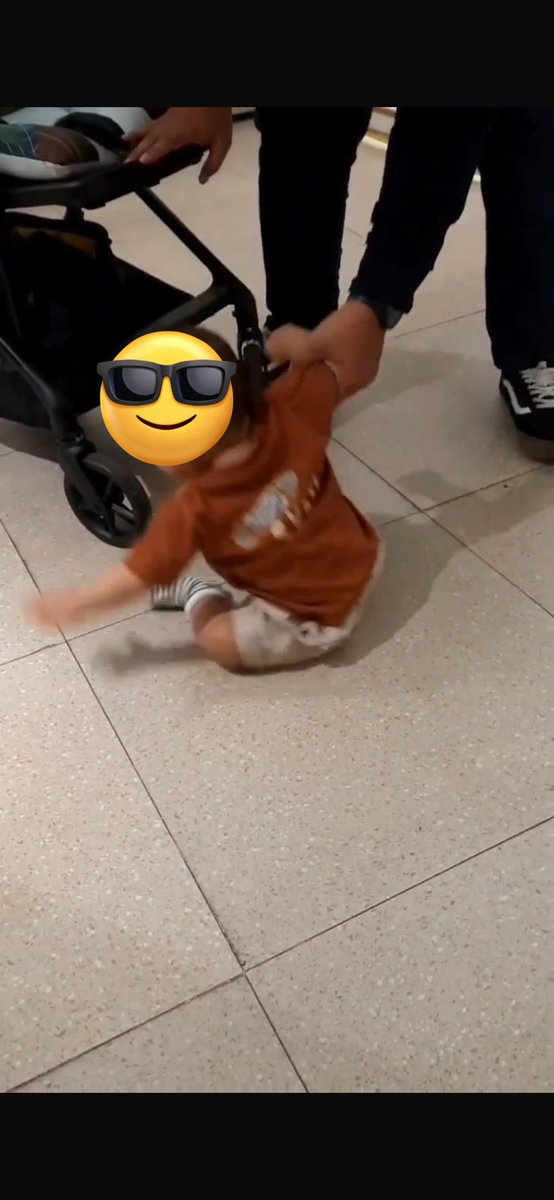 Masuk di fase tdk mau duduk di stroller dan maunya jalan sendirinya🙂