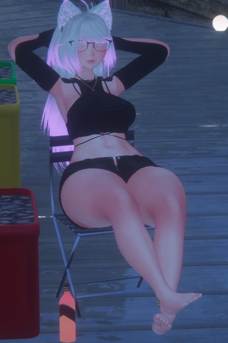 Getting cozy~ https://t.co/j786HUXpIH<a href="/tag/lewdtubers"class="tags"><span>#lewdtubers</span></a>