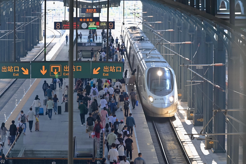 chinaorgcn's tweet image. China is expected to see 860 million railway trips during the summer travel rush that kicks off on Monday, according to the country's railway operator. china.org.cn/china/2024-07/…