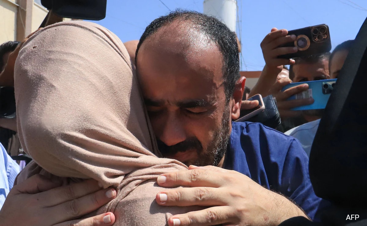 ordonews's tweet photo. No Food, Medicine: Gaza Hospital Chief's Israel Detention Ordeal

The head of the Gaza Strip‘s biggest hospital said on Monday after being freed from more than seven months of detention that he had been “tortured” by Israel.
Al-Shifa hospital director Mohammed... https://t.co/vW05w4dL9h