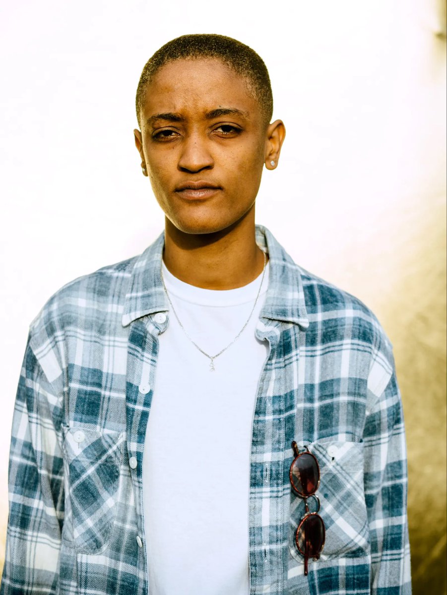 chrisisclueless's tweet photo. I will not tolerate the syd erasure any longer from you white lesbians. My girl not only has the sweetest voice in the world but has written some of the most gut wrenching RnB tracks to ever exist. Stop playing with her!!! https://t.co/JUETMSqsnY